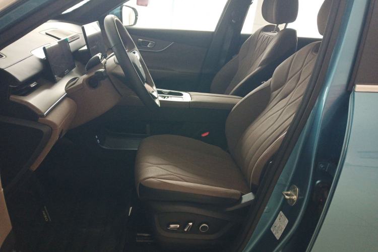 Used Chery Tiggo 8 PLUS C-DM 2025 1.5T 116 km Prestige Version 5 Seats Left Front Seat