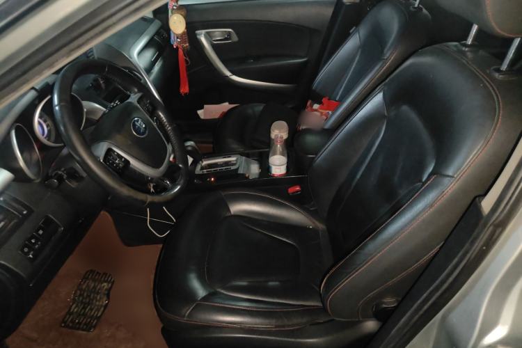 Used Bestune X80 2013 2.0L automatic luxury version
