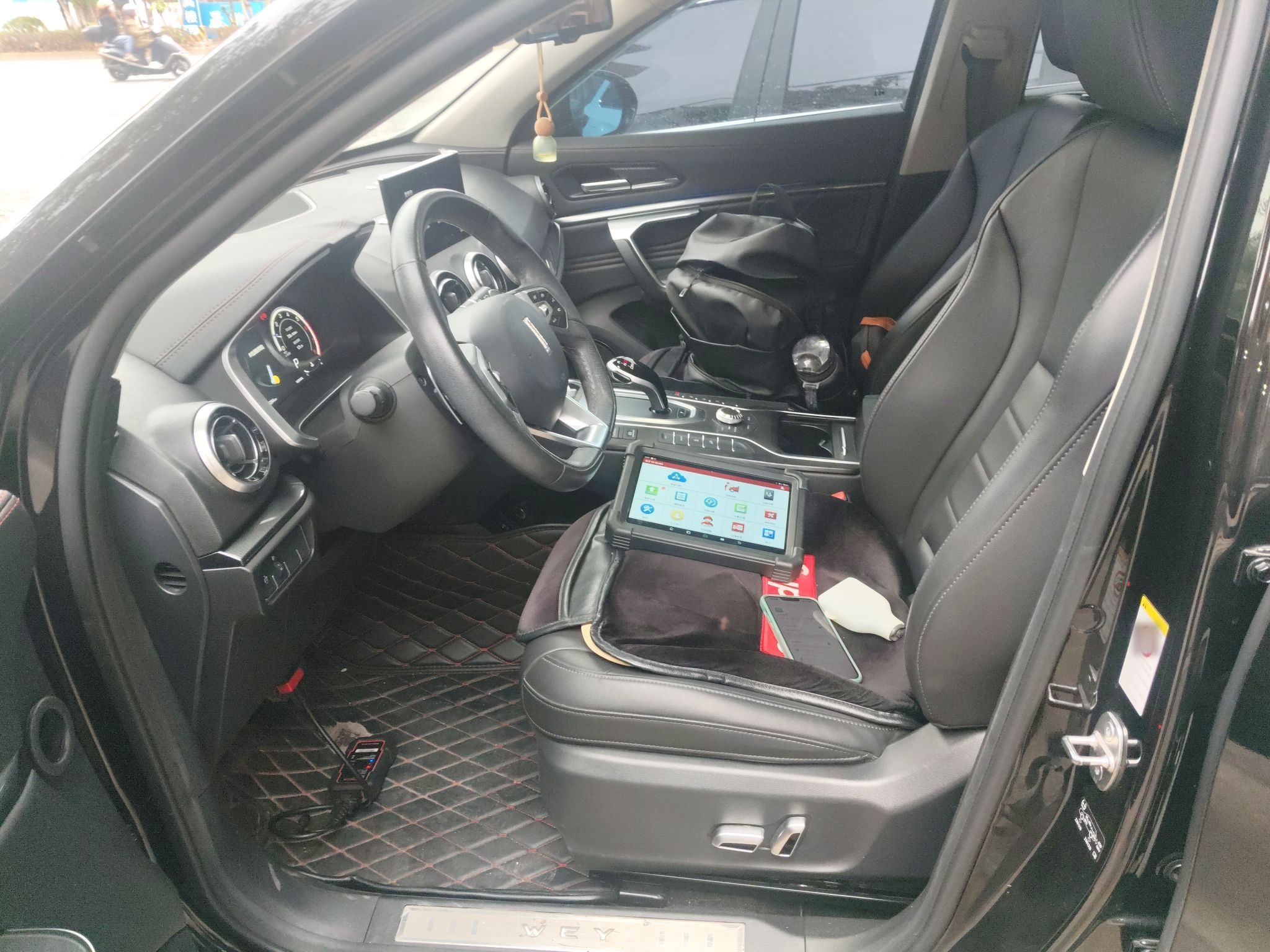 المقاعد الأمامية داخل السيارة