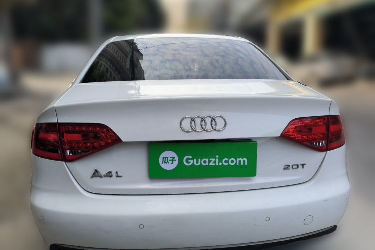 Used Audi A4L 2012 2.0 TFSI automatic Comfort trim level