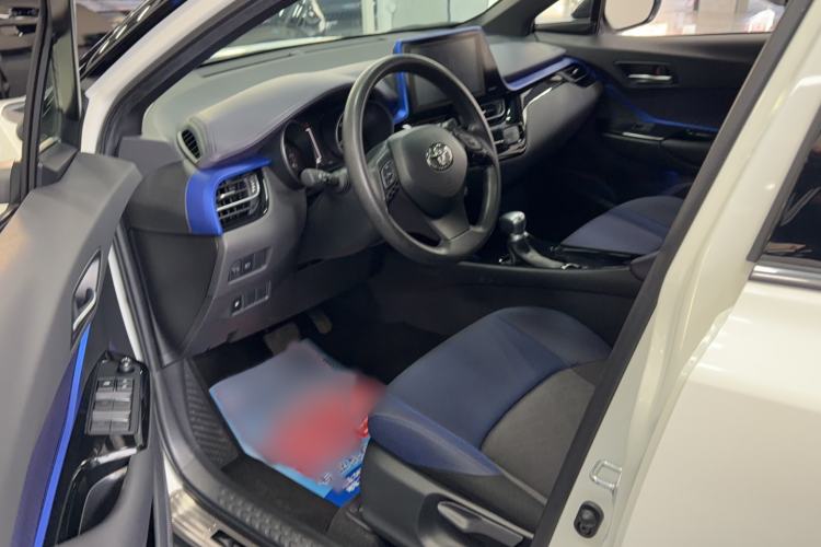 Used Toyota C-HR 2020 2.0L Leading Edition Interior 2