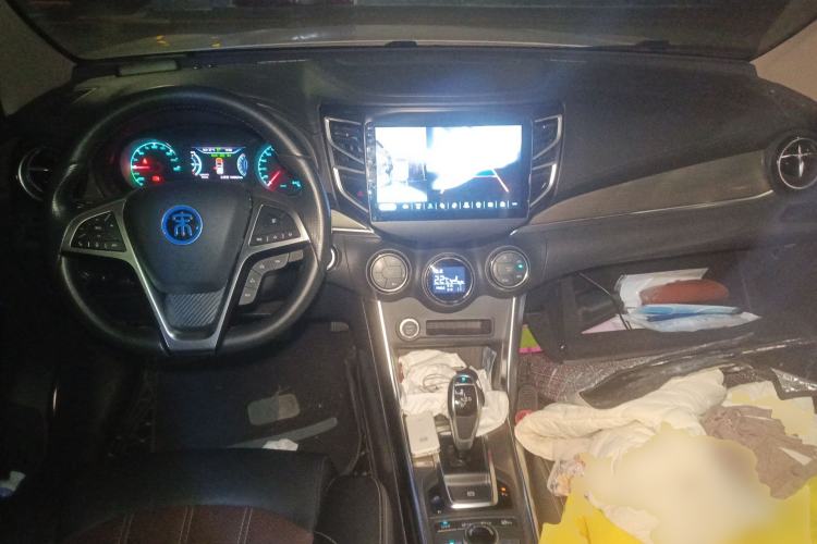 Used BYD Song New Energy 2017 Song DM 1.5TID All-Wheel Drive Prestige Model Center Console