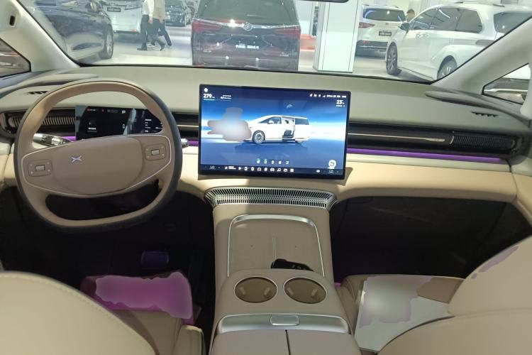 Used XPeng X9 2025 740 Ultra-Long Range Max Center Console