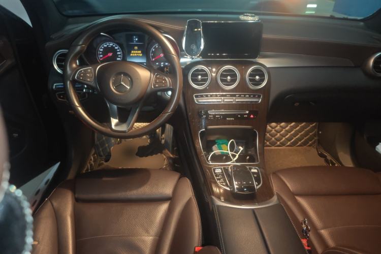 Used Mercedes-Benz GLC 2019 GLC 260 L 4MATIC Dynamic Model Center Console