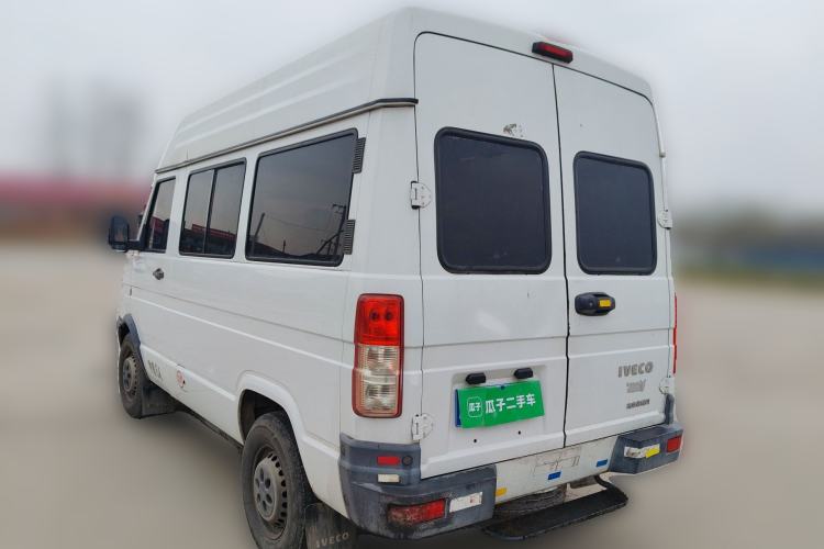 Used Iveco Daily 2017 2.5T A35 Passenger Van 5-7 Seats Model 47Z5