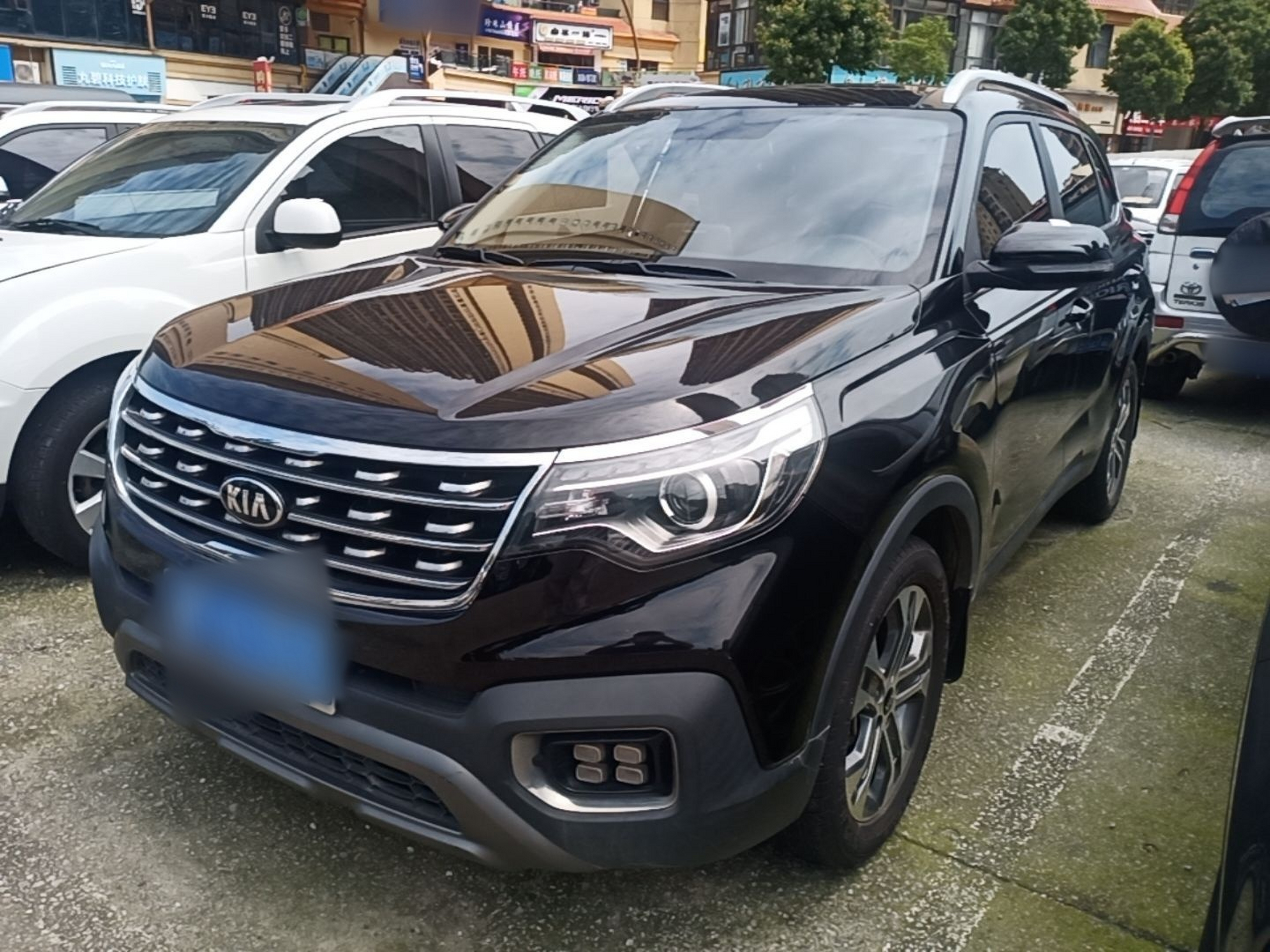 Под передней частью автомобиля