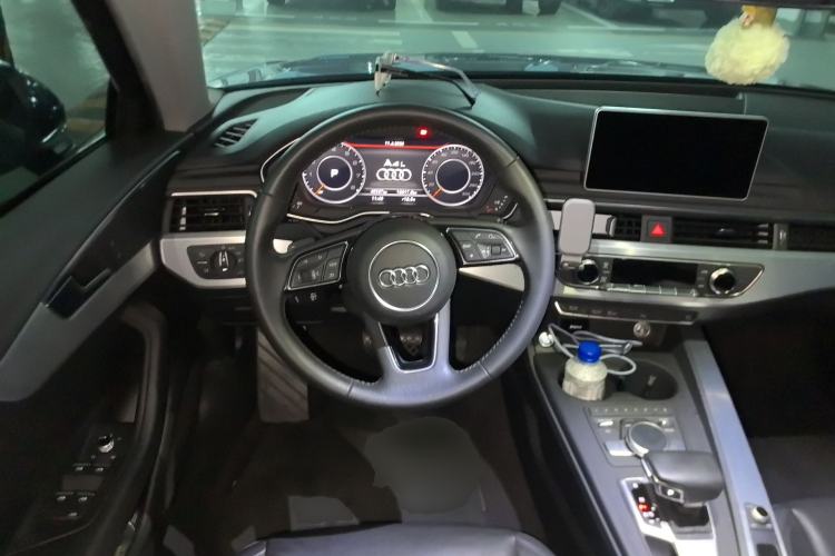 Used Audi A4L 2018 30th Anniversary Edition 40 TFSI Fashion Model Steering Wheel