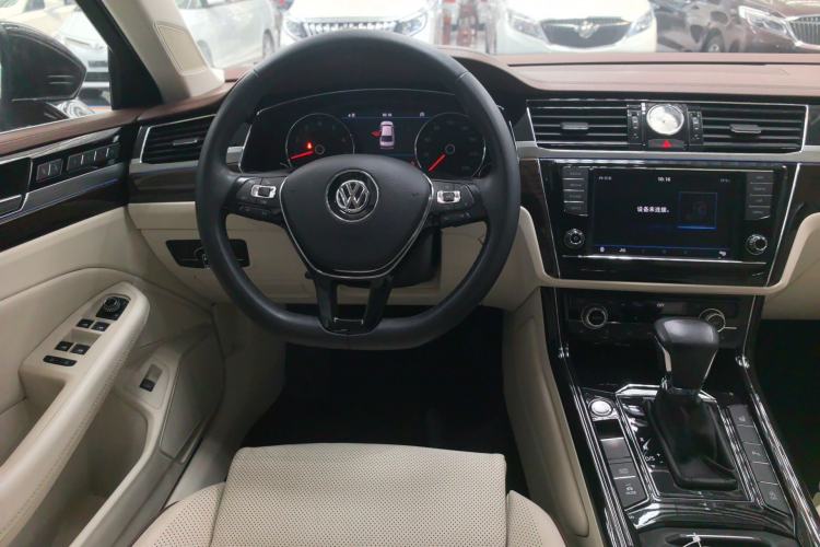 Used Volkswagen Phideon 2016 380TSI Two-Wheel-Drive Supreme Edition
