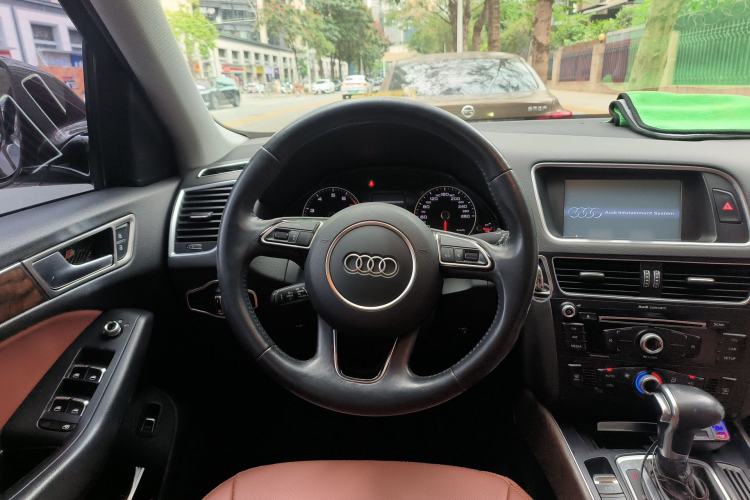 Used Audi Q5 2016 40 TFSI Trendy Edition Steering Wheel