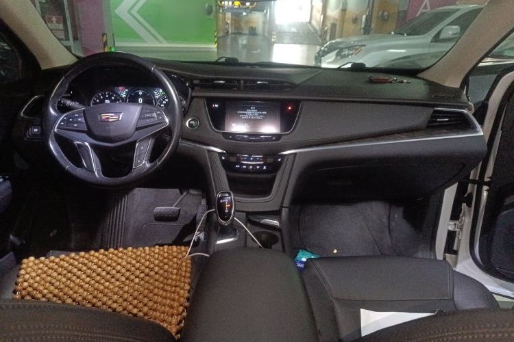 Used Cadillac XT5 2018 25T Luxury Model Center Console