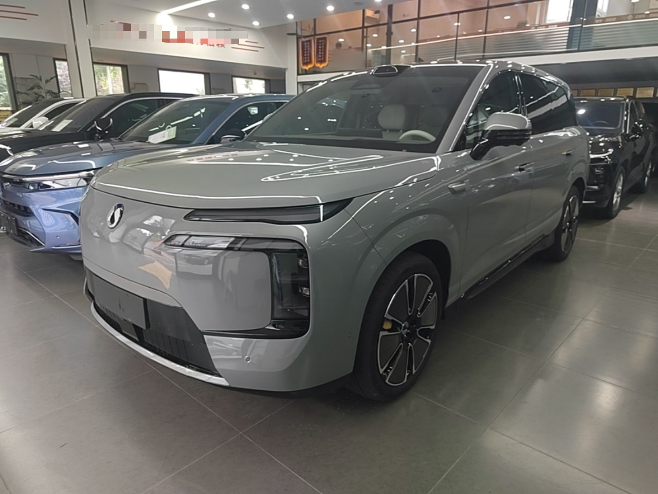 Unter der Vorderseite des Autos