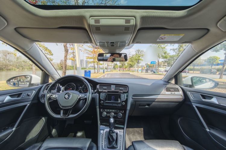 Used Volkswagen Golf 2015 1.4TSI Automatic Luxury Model
