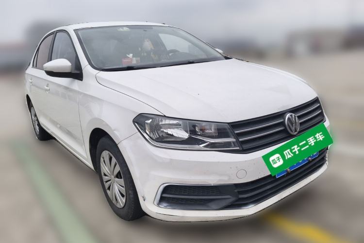 Used Volkswagen Santana 2016 1.6L Automatic Fashion Edition Front Right 45 Deg