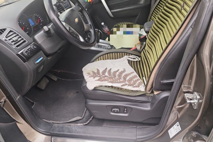 Used Chevrolet Captiva 2015 2.4L 4x4 Flagship Edition 7-Seater
