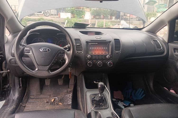 Used Kia K3 2015 1.6L Manual GL Center Console