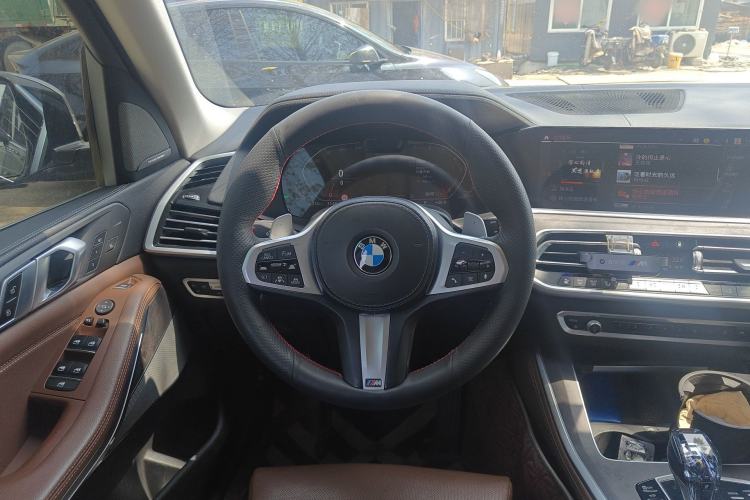 Used BMW X5 2021 xDrive40i Luxury Model with M Sport Package Steering Wheel
