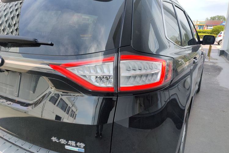 Used Ford Edge 2016 EcoBoost 245 Four-Wheel Drive Titanium Edition 7-Seater Right Rear Taillight