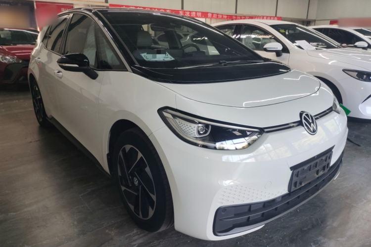 Used Volkswagen ID.3 2024 Intelligent Edition Front Right 45 Deg
