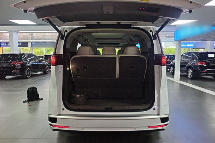 Used Denza D9 2022 DM-i 970 Four-Wheel Drive Prestige Model Trunk