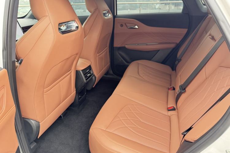 Used CHANGAN UNI-Z New Energy 2024 Blue Whale Smart Electric iDD 125km Excellence Model Exterior 4