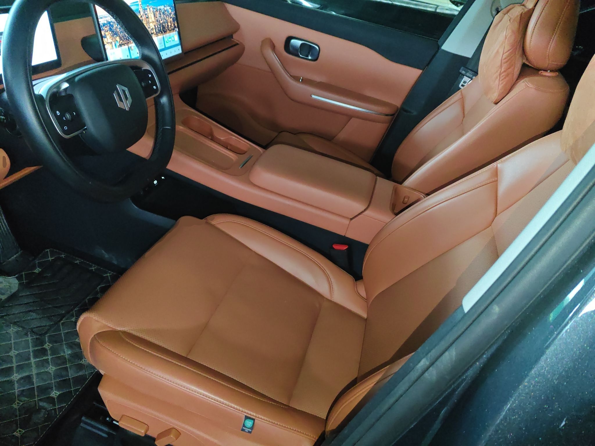 Переднее сиденье в автомобиле