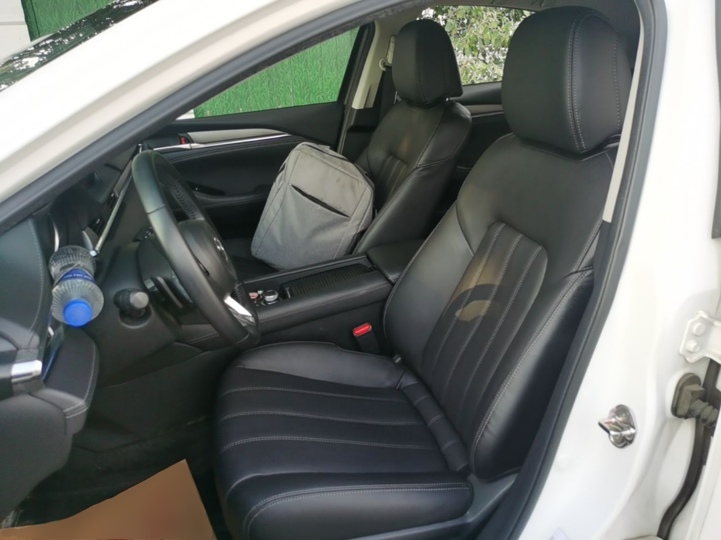 Vordere Reihe im Auto