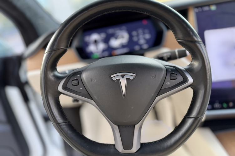 Used Tesla Model X 2019 Long-Range Version Steering Wheel