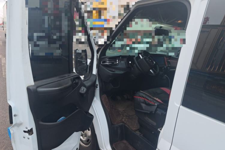 Used JMC Fushun 2023 2.0T Manual Short-Wheelbase Mid-Height Commercial Multi-Purpose 5-Seater Passenger Vehicle Driver Seat