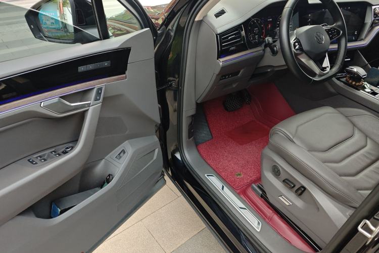 Used Volkswagen Touareg 2022 3.0 TSI Luxury Edition Black Diamond Sport Package
