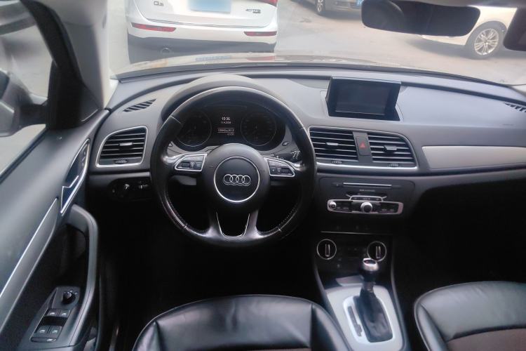 Used Audi Q3 2016 30 TFSI Fashion Model Center Console