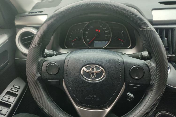 Used Toyota RAV4 2016 2.0L CVT Two-Wheel Drive Fashion Edition China V Standard
