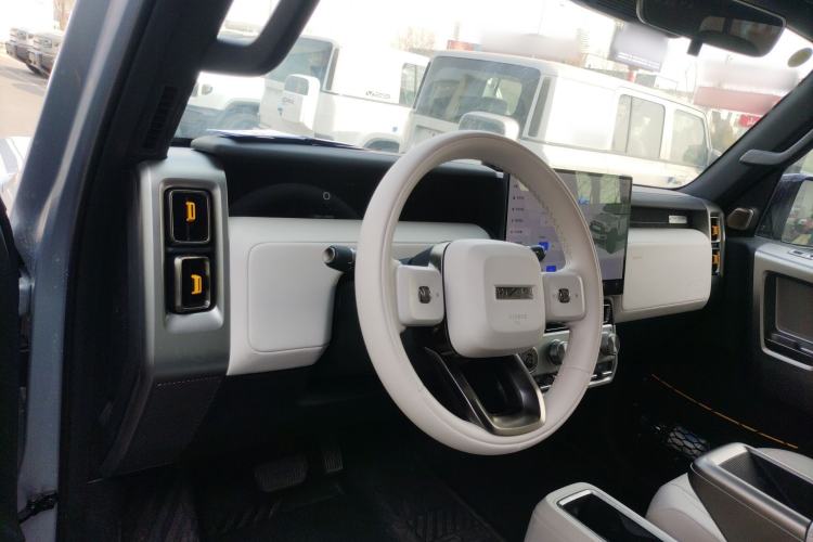 Used iCAR V23 2026 Model 550 Two-Wheel Drive Super Sports Edition Center Console