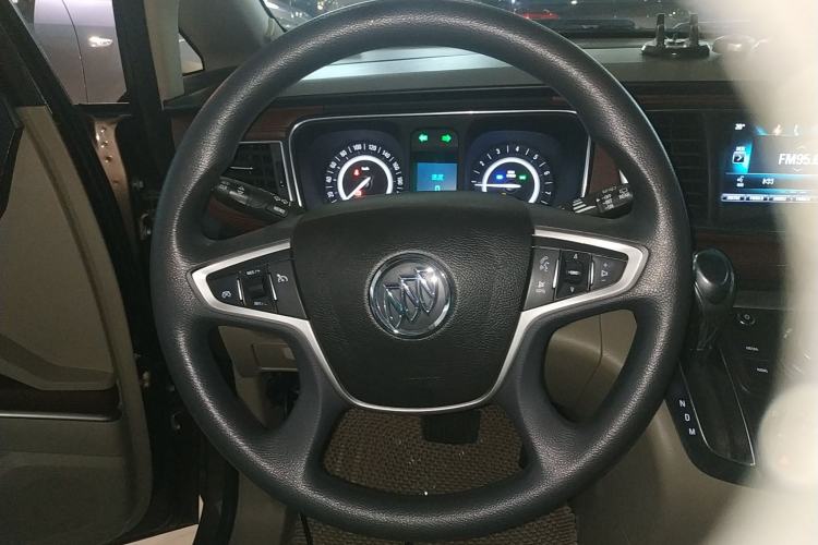 Used Buick GL8 2018 28T Comfort Model China VI Standard Steering Wheel