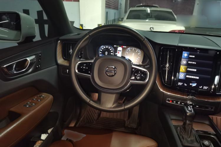 Used Volvo XC60 2021 T5 4x4 Smart Luxury Edition