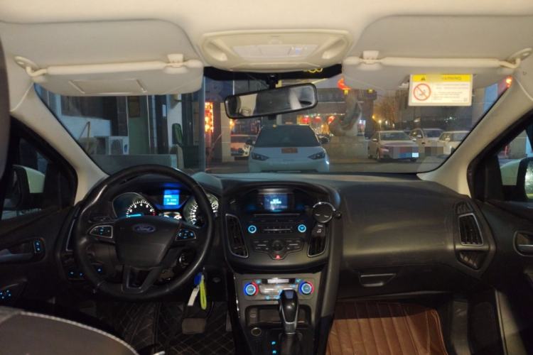 Used Ford Focus 2015 Hatchback 1.6L Automatic Fashion Edition
