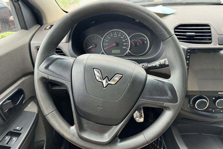 Used Wuling Hongguang 2014 1.5L S Standard Version