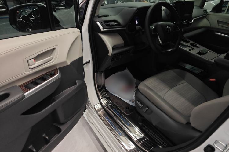 Used Toyota SIENNA 2023 2.5L Hybrid Comfort Edition Driver Seat