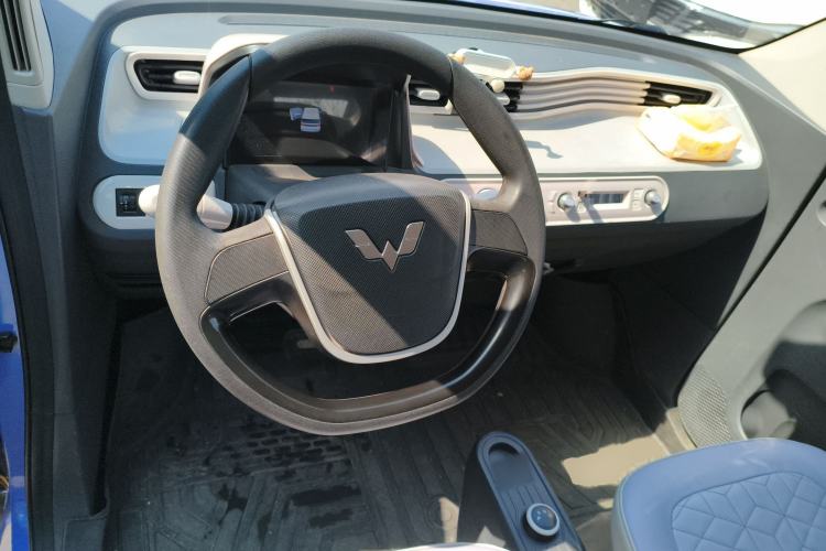 Used Wuling Hongguang MINIEV 2022 Macaron Premium Model – Lithium Iron Phosphate Center Console