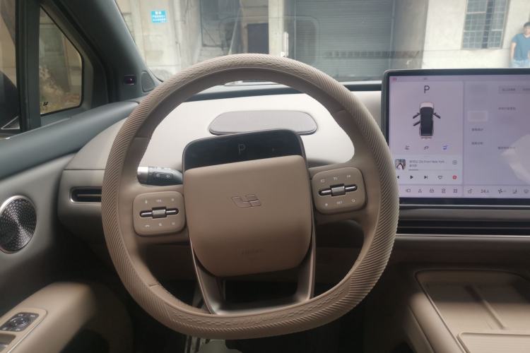 Used Li Auto i6 2025 Model Two-Wheel-Drive Standard Type Steering Wheel