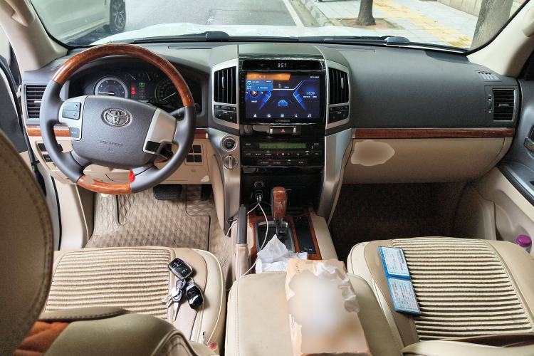 Used Toyota Land Cruiser 2012 4.0L Automatic VX Center Console