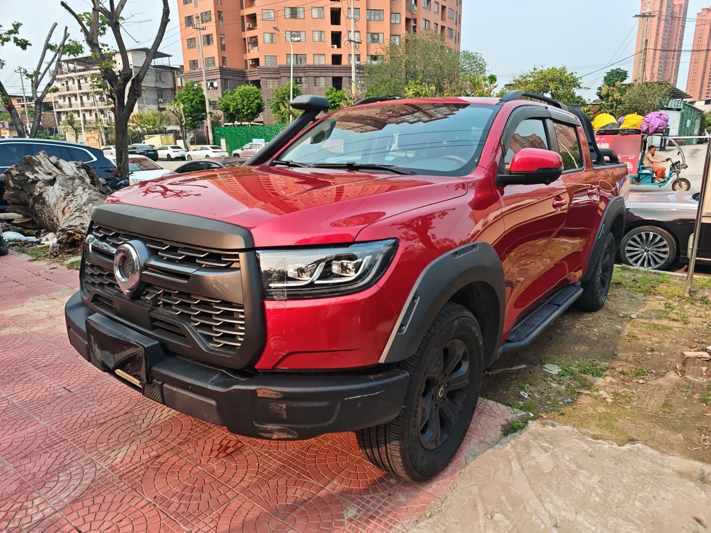 Под передней частью автомобиля