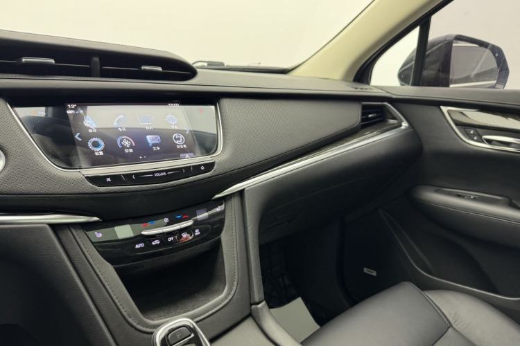 Used Cadillac XT5 2018 25T Luxury Model
