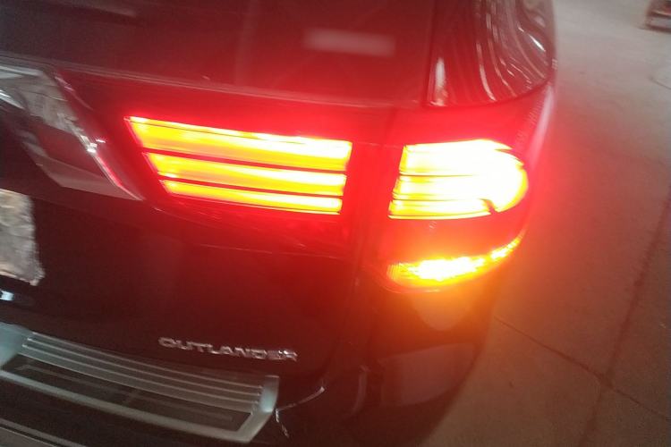 Used Mitsubishi Outlander 2019 2.4L 4x4 Zhi Xiang Edition 7 Seats China VI Standard