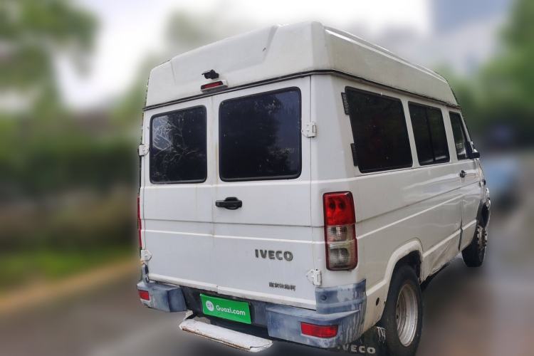 Used Iveco Daily 2017 2.5T A35 Passenger Van 5-7 Seats Model 47Z5
