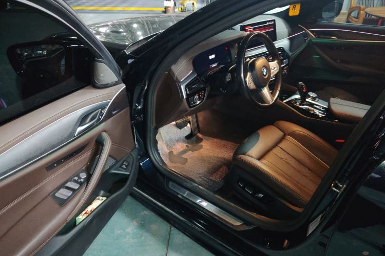 Used BMW 5 Series 2023 530Li Luxury Edition M Sport Package Driver Seat