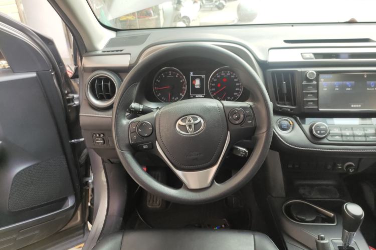 Used Toyota RAV4 2019 2.0L CVT Two-Wheel Drive Fashion X Limited Edition China VI Standard Steering Wheel