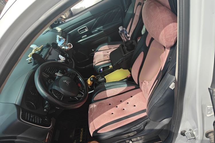 Used Mitsubishi Outlander 2019 2.4L 4x4 Zhi Xiang Edition 5 Seats China V Emission Standard
