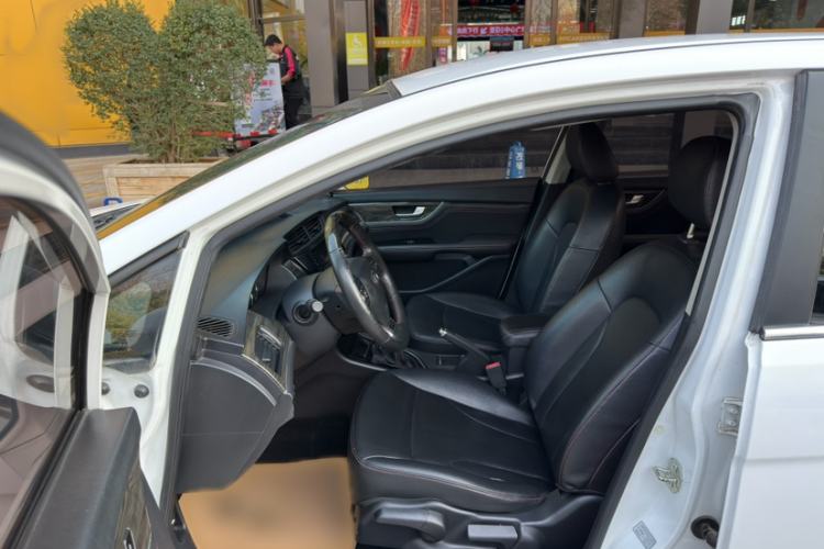 Used Great Wall C50 2014 Upgraded Model 1.5T Manual Fashion Edition Interior 4