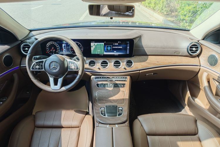 Used Mercedes-Benz E-Class 2019 E 260 L Interior 5