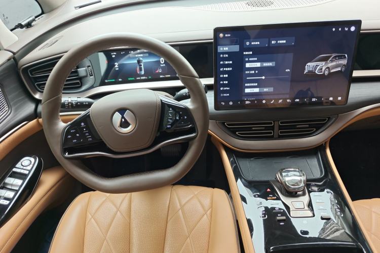 Used Denza D9 2022 DM-i 970 Four-Wheel Drive Flagship Model
